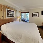 2 Bed 2 Bath Condo Steps Away From Recreation!