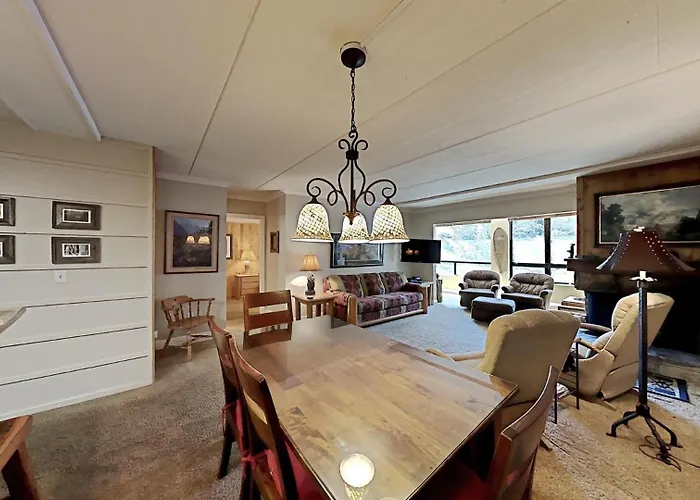 2 Bed 2 Bath Condo Steps Away From Recreation!