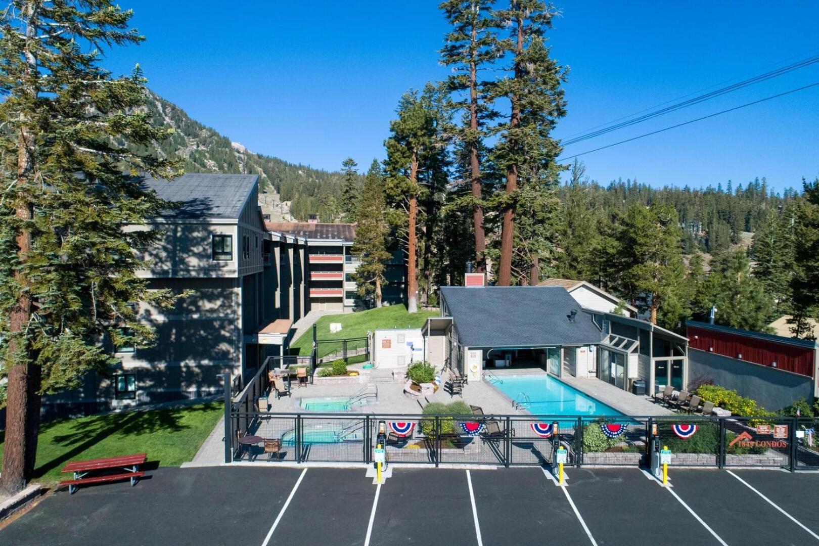 Apartment 2 Bed 2 Bath Steps Away From Recreation! *