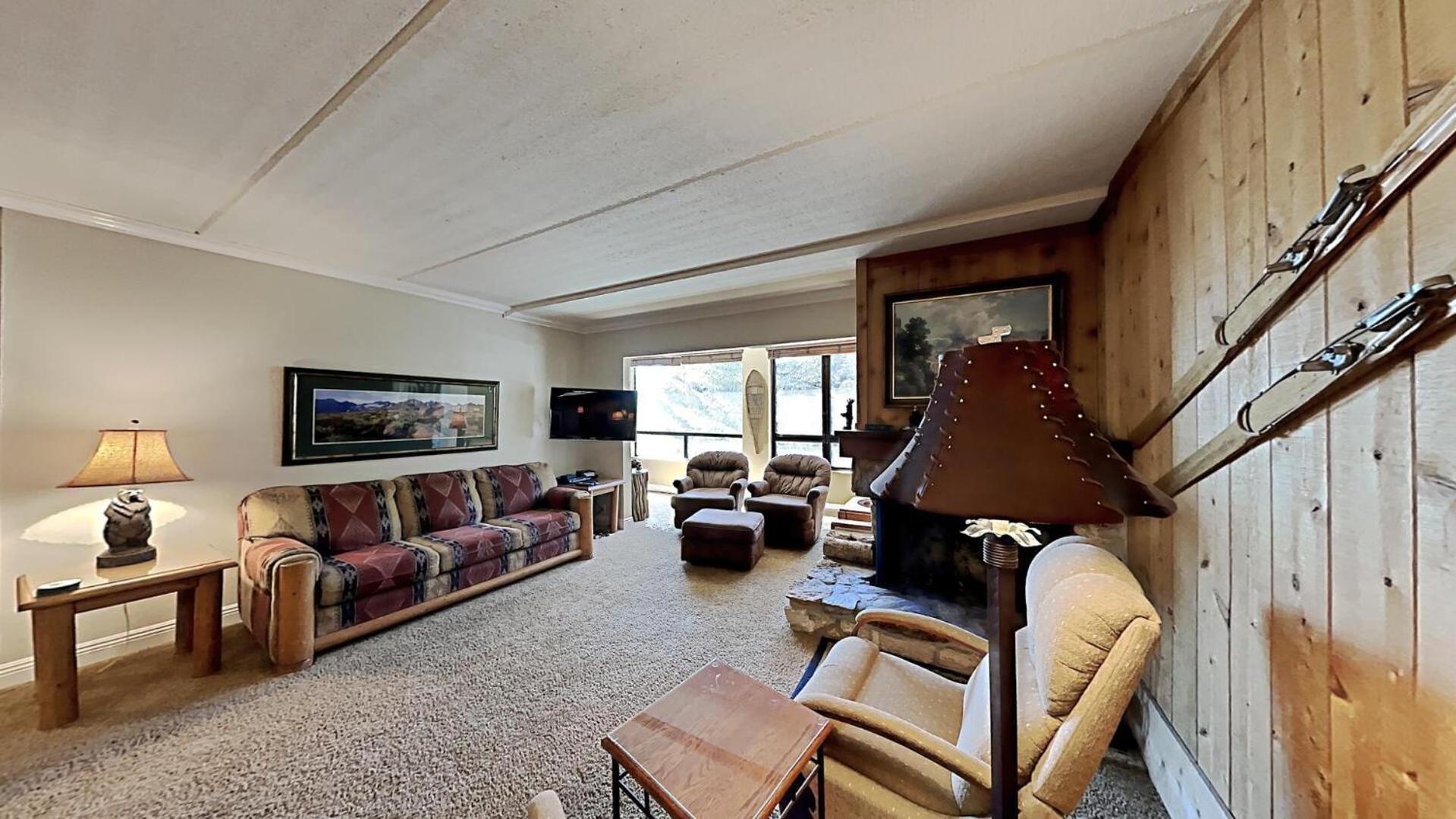 2 Bed 2 Bath Steps Away From Recreation! * Mammoth Lakes