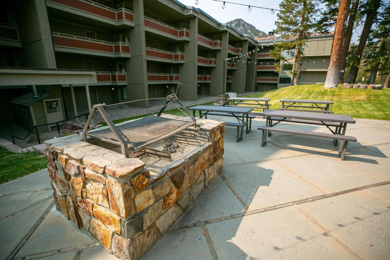 Apartment 2 Bed 2 Bath Steps Away From Recreation! Mammoth Lakes