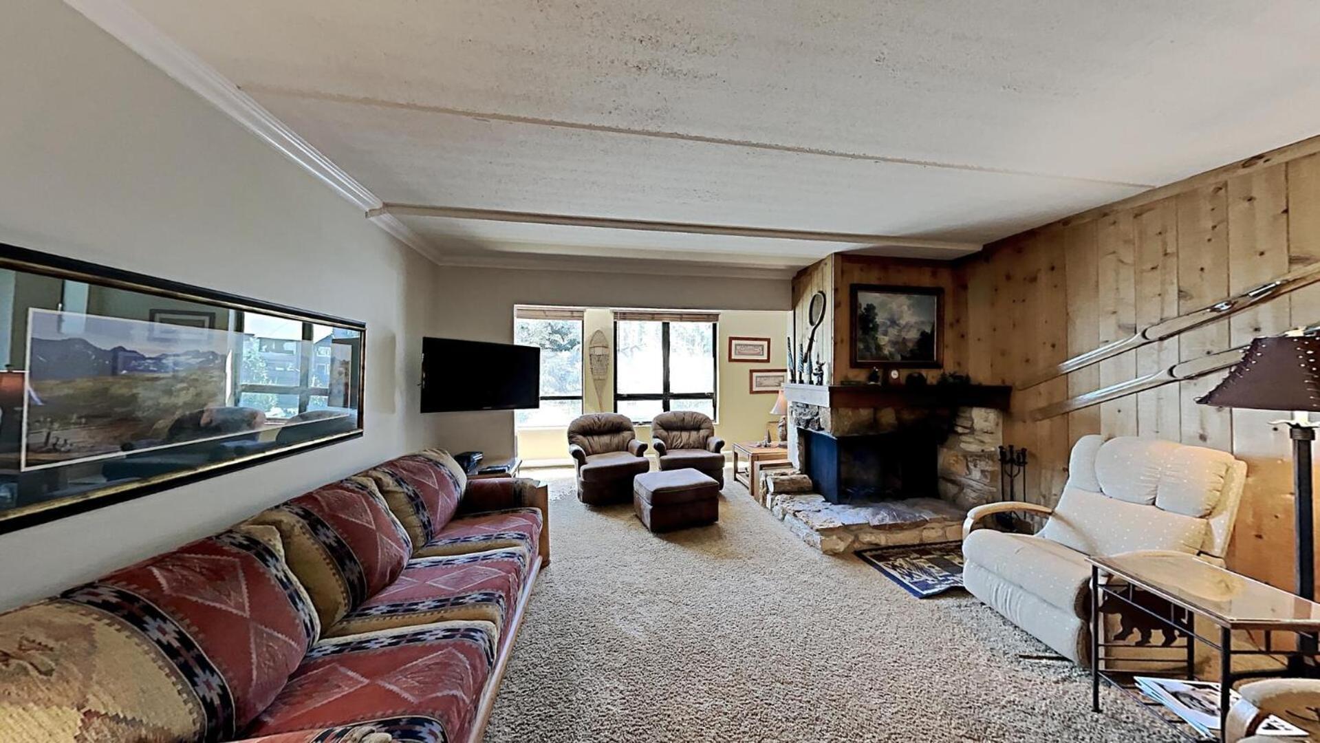 2 Bed 2 Bath Steps Away From Recreation! *